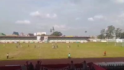 Laga Sepakbola Porprov Dilanjutkan Setelah Sempat di Tunda Akibat Lapangan Bak Kubangan