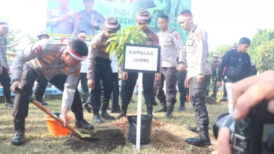 Polda Jambi Tanam 1.000 Batang Pohon Dalam Rangka Pelestarian Alam
