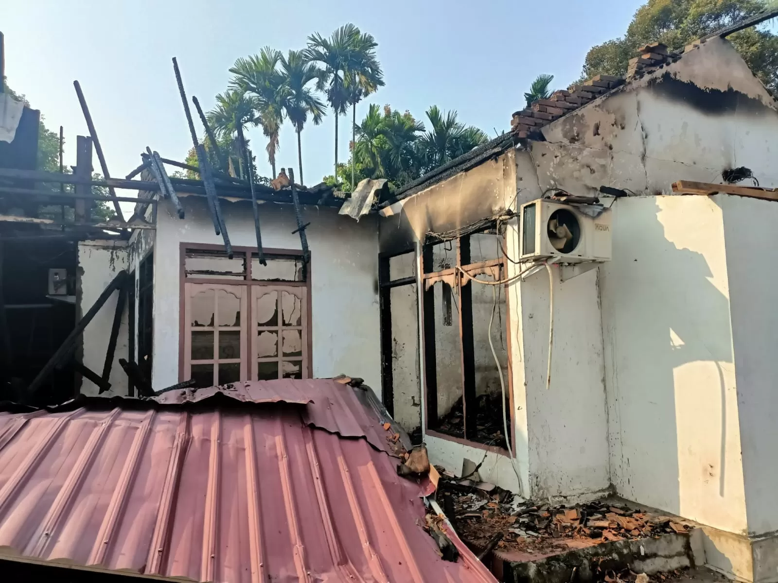 Mess Karyawan Cafe Regent Terbakar, Diduga Api Berasal Dari Korsleting Listrik