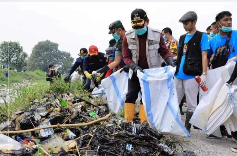 World Cleanap Day di Pimpin Wako Ahmadi Zubir Goro Akbar