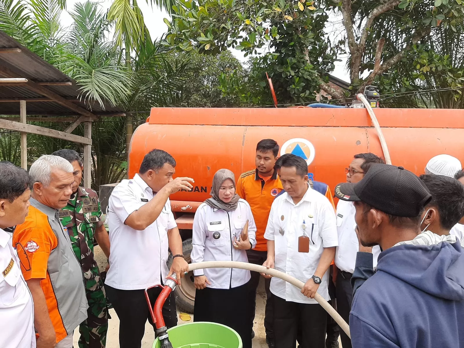 Alami Krisis Air Bersih, BPBD Salurkan 160.000 Liter Air Untuk Puluhan Desa di Muarojambi