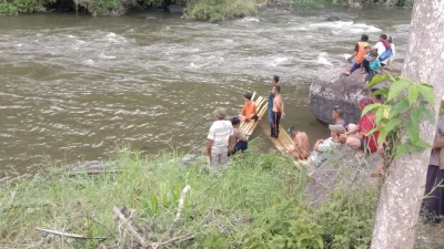 Seorang Warga Batang Merangin Loncat ke Sungai Karena Di Serang Tawon