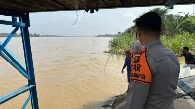 Bertatusnya Siaga II, Personel Polda Jambi Cek Debit Air Sungai Batanghari