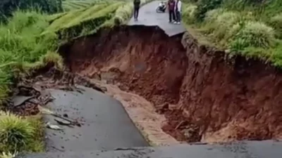 Amblas !! Ruas Jalan Menuju Desa Sungai Asam Kayu Aro Barat dan Tak Dapat Dilewati