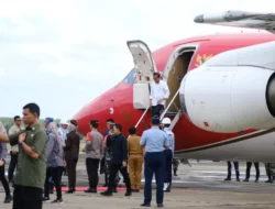 Presiden Jokowi Langsung Naik Helikopter Menuju Merangin Setelah Mendarat di Bungo